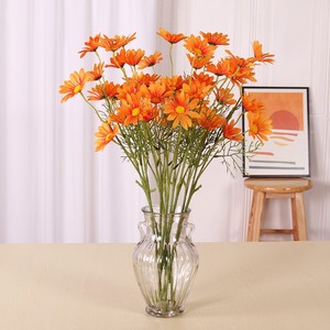 Bouquet Artificiale Rosso con 5 <span class=keywords><strong>Margherite</strong></span> Olandesi e Cosmos per Decorazione Casa - Product Image 3