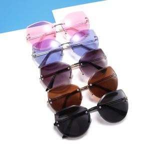 Lunettes de soleil unisexes à monture métallique, verres PC UV400, monture noire, style mode, protection solaire, pour voyage et conduite - Product Image 1