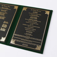 Invitations de mariage en velours vert foncé avec cartes de menu, cartes en papier noir à l'intérieur, texte en estampage à chaud