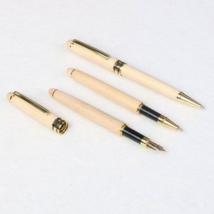 Elegante y Creativo Bolígrafo de Madera Personalizado con Tinta Negra de 0.5mm, Set de Regalo para Firmas - Product Image 2