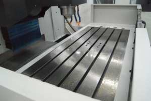 Centro de Mecanizado Vertical CNC VMC1370 de Alta Precisión con Magazín de Herramientas de 24 Posiciones HT300 - Product Image 2