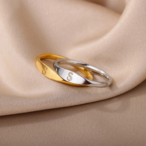 Anillo de Acero Inoxidable con Letra Inicial Chapado en Oro de 18K, Resistente al Agua, 26 Letras del Alfabeto, Personalizado, Delicado, Minimalista, Apilable, 2026 - Product Image 4