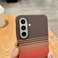 Étui de téléphone portable magnétique en polycarbonate rigide fin à motif en fibre de carbone tendance pour Samsung Galaxy A56 A16 A17 A55 S25 S24