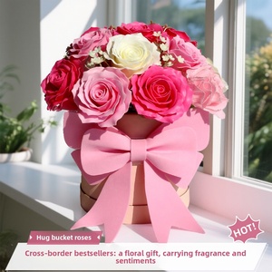 Regalo Transfrontaliero per Fidanzata, Fiori di Sapone a <span class=keywords><strong>Rosa</strong></span> in Amido di Mais, Moderni, Fatti a Mano, con Stile Goffrato, in Confezione a Secchiello 'Hug Bucket', Bomboniera per Matrimonio - Product Image 4