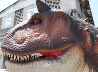 Modèle de dinosaure mécanique animatronique réaliste et personnalisable, type Carnotaurus, avec mouvements simulés, pour les parcs à thème