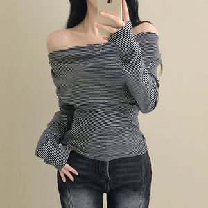 Elegante camiseta de manga larga con hombros descubiertos, ajustada a la cintura, a rayas, versátil, dulce y femenina, con bloques de color simples. - Product Image 5