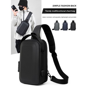 Bolsa Transversal Masculina Oxford Impermeável Antifurto com USB para Música, Portátil para Viagem, Logotipo Personalizado, Bolsa de Ombro e Peito Moderna - Product Image 1