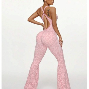 ชุดบอดี้สูทโยคะลายเสือดาวแบบชิ้นเดียวสำหรับผู้หญิง พร้อมแผ่นรองหน้าอก กางเกงขาบานสำหรับออกกำลังกาย จั๊มสูทแบบไขว้หลังสำหรับผู้หญิง - Product Image 5