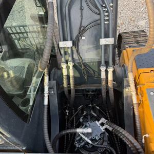 Excavatrice Hyundai 305 d'occasion, sans fuite d'huile, composants principaux fiables pour la remise en état des terres agricoles - Product Image 5