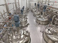 Bioréacteur en acier inoxydable contrôlé par PLC avec pompe pour la fermentation de l'éthanol, de l'acide citrique et de l'acide lactique, machine industrielle