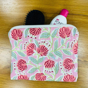 Flower Design Floral Cotton Quilted Flat Pouches Toiletry Pouch Bridesmaid Gifts Proposal Cosmetic Bag Women Large Capacity - Product Image 1