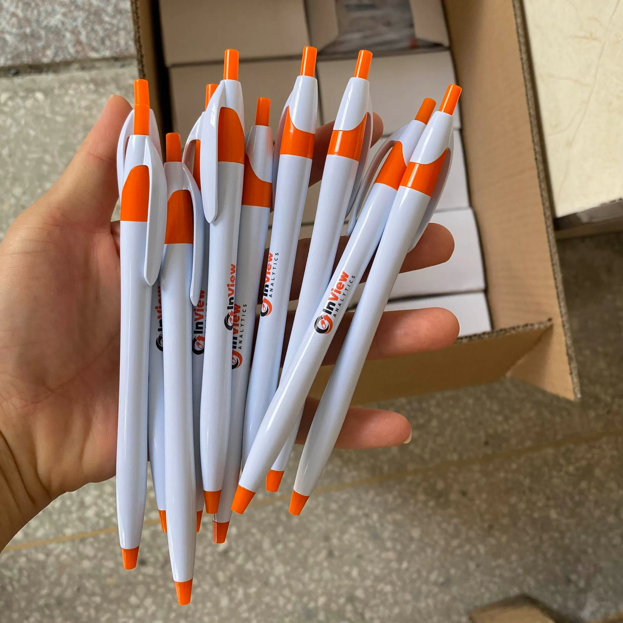 Bolígrafo con logo naranja, promoción personalizada, barato, con logo