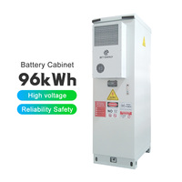 Armoire de stockage d'énergie solaire industrielle et commerciale triphasée empilable Bettenergy 96 kWh IP65 pour extérieur avec onduleur hybride Solis