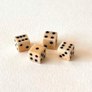 Ensemble de dés en os faits à la main, aspect vintage, texture naturelle, dés de jeu numérotés sur mesure, fournisseur en gros - Product Image 1