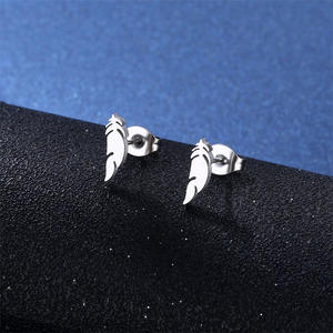 Vente chaude Été En Acier Inoxydable <span class=keywords><strong>Plume</strong></span> <span class=keywords><strong>Collier</strong></span> et Boucles D'oreilles Ensemble <span class=keywords><strong>Pas</strong></span> <span class=keywords><strong>Cher</strong></span> Nouveaux Bijoux avec Chaîne À Maillons En Gros - Product Image 4