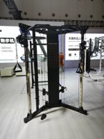 Appareil d'entraînement fonctionnel d'angle avec croisement de câbles, double poulie, barre de traction multi-prise et pile de poids – Équipement de gym commercial