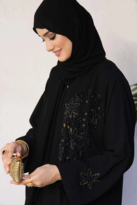 Abaya de style takchita marocaine traditionnelle |   Robe longue en velours et dentelle patchwork pour occasions spéciales - Product Image 4