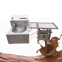 Machine à chocolat automatique compacte de 8 kg pour la fonte et l'enrobage du beurre de cacao, idéale pour les professionnels