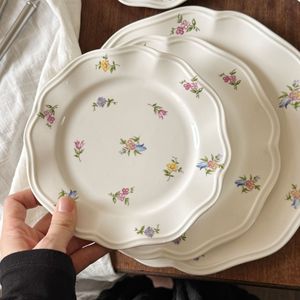 Juego de Vajilla de Gres Pulido Blanco Vintage de Lujo Ligero con Patrón de Plantas de Jardín Francés, Plato, Tazón, Taza de Café, Postre - Product Image 1