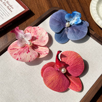 Barrettes à fleurs Phalaenopsis tendance 2026 pour femmes – Élégante pince à cheveux latérale pour séances photo et tenues de vacances