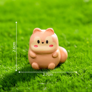 Creazione di Micro Paesaggi - Piccolo Scoiattolo Carino che Esplora il Foro nel Tronco dell'Albero - Product Image 5