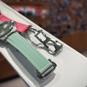 Montre-bracelet automatique élégante avec boîtier en acier inoxydable, bracelet en caoutchouc, cadran soleil, fonction date, design décontracté et tendance Longines. - Product Image 6