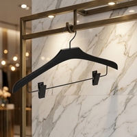 Cintres modernes en bois de lotus noir avec finition laquée, gain de place, à un seul niveau, avec pinces, pour armoire et salon