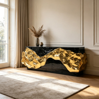Buffet 4 portes en fibre de verre noir brillant avec panneau sculpté à effet vague or martelé liquide pour une décoration d'entrée moderne et luxueuse