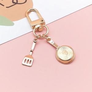 Ventes directes d'usine mignon porte-clés peinture en métal porte-clés de voiture femme sac pendentif petit cadeau personnalisation porte-clés en métal - Product Image 5