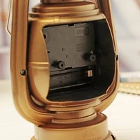 Reloj Despertador Vintage, Reloj Despertador Retro con Lámpara de Aceite, Reloj de Mesa con Luz de Queroseno, Artículos de Decoración para Sala de Estar, Adorno Artesanal para Oficina