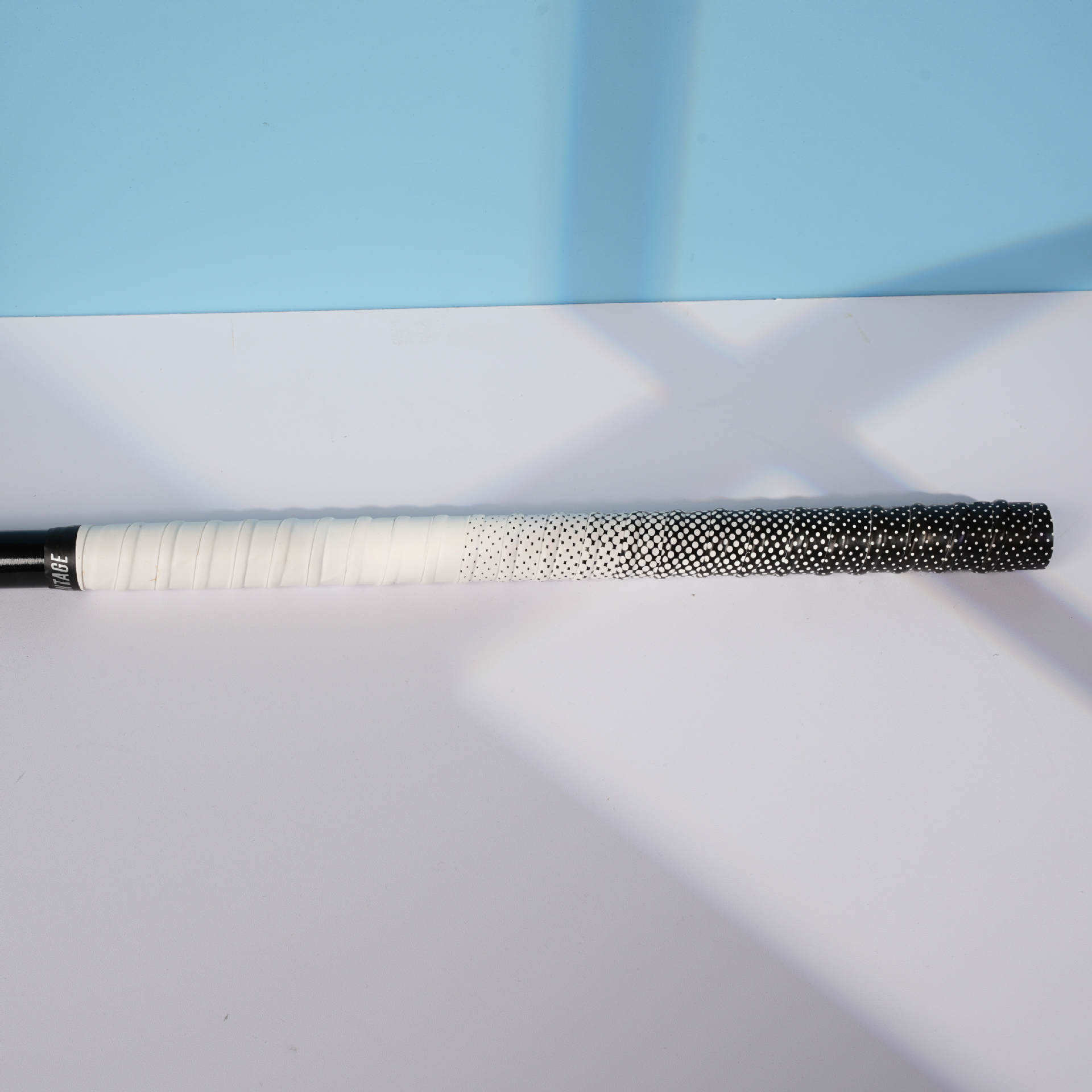 1.5 เมตร สีขาวและสีดำ