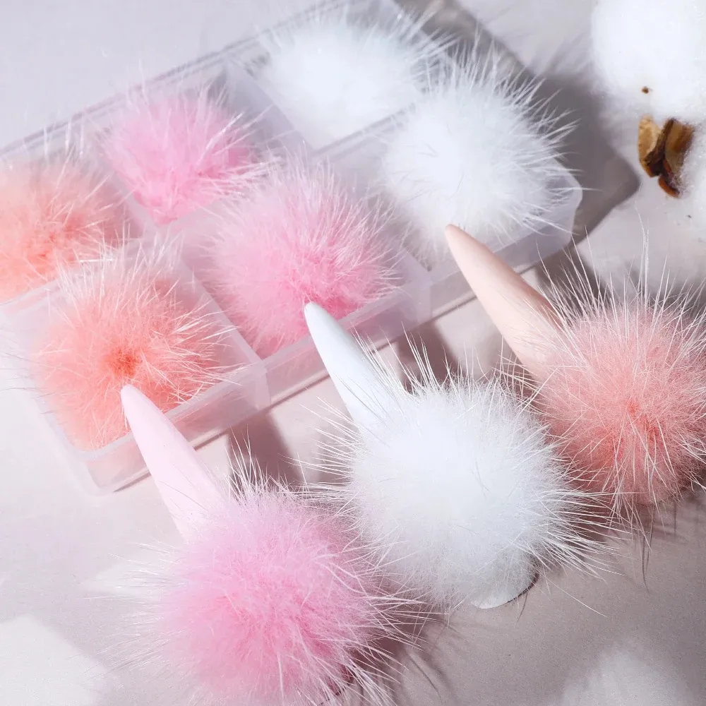 6 pçs/caixa Xmas PomPomPoms Soft Hairball Set Imprensa Nas Unhas Com Peças Magnéticas Destacáveis Fluffy Plush Balls Inverno Encantos Manicure