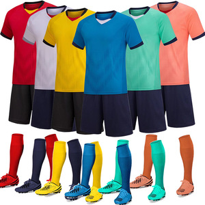 Новая модель новейшего футбольного трикотажа, дышащая Полиэстеровая форма в полоску, Футбольная форма - Product Image 3