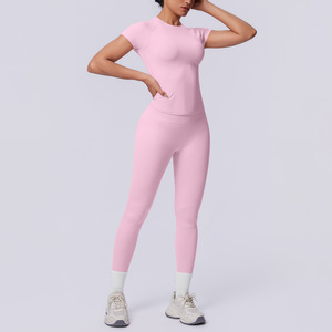 Completo Sportivo da Donna Personalizzato con Logo, Top a Maniche Corte e Leggings Modellanti, Set Yoga Senza Cuciture Elasticizzato in 4 Direzioni per Palestra e <span class=keywords><strong>Fitness</strong></span> - Product Image 2