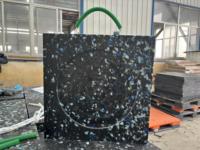 Plaque de support stabilisatrice robuste en plastique recyclé avec surface antidérapante pour grue mobile et camion-pompe