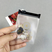 Petit sac en plastique PVC personnalisé pour bijoux, sac à fermeture éclair réutilisable pour emballage de bijoux givré