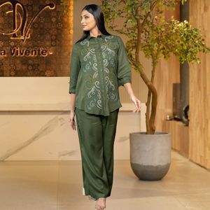 Conjunto de Pantalón y Camisa de Rayón Twill Verde Oliva, Transpirable, Duradero y de Lujo para Mujer, en Tendencia - Product Image 3