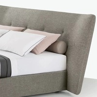 Italienisches Kingsize-Schlafzimmermöbel-Set Luxuriöses Kingsize-Bettgestell Modernes Kopfteil Stoffbett Luxuriöses Designer-Softbett