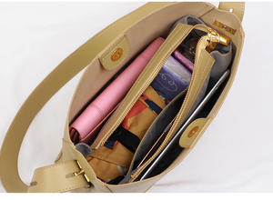 Sac fourre-tout de luxe en cuir véritable pour femme avec logo personnalisé en relief, imperméable, à bandoulière, avec fermeture éclair - Product Image 6