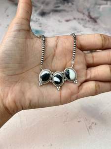 สร้อยคอเงินแท้ทำมือประดับลูกปัดรูปควายขาว ทำด้วยมือสำหรับผู้หญิง ของขวัญสำหรับเธอ - Product Image 2