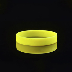 Bracelets personnalisés en silicone mince Bracelets vierges promotionnels en caoutchouc personnalisés avec logo imprimé pour les événements - Product Image 1