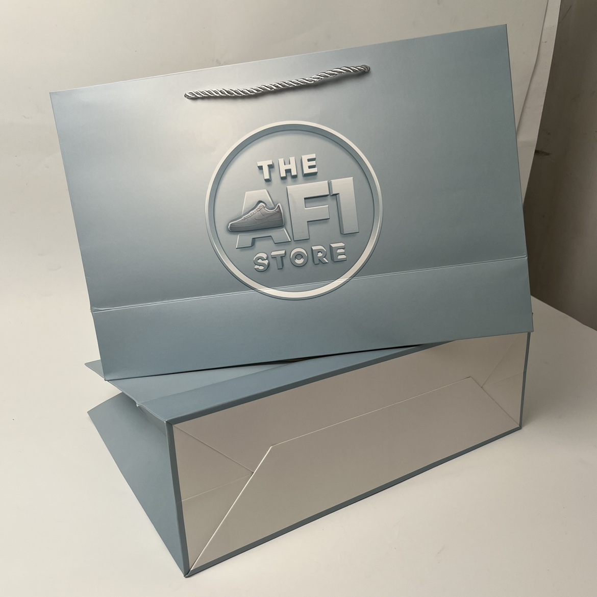 Wholesale Paper Bag Custom Printed logo Luxury Clothing Shopping Paper Bags Boutique Recyclable Gift Bag With Ribbon Rope