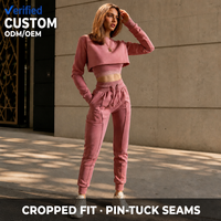 Ensemble Lounge Rose Personnalisé pour Femme : Crop Top Manches Longues et Pantalon Jogger Taille Haute en Coton Côtelé avec Cordon de Serrage – Idéal Streetwear et Sportif