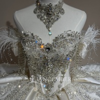 Robe de mariée de bal en satin ivoire Xs327 Regal Sweetheart avec plumes, cristaux, pompons et volants origami Jancember