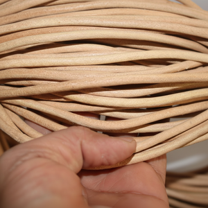 Cordon en cuir naturel de différentes tailles, design plat de 3 mm, 5 mm, pour la fabrication de chaises, la décoration murale, les laisses pour chiens, les accessoires de bijoux - Product Image 1