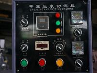 Machine de découpe à plat manuelle ML750 avec plateau à main, poinçonnage à plat, pliage manuel et pliage à plat