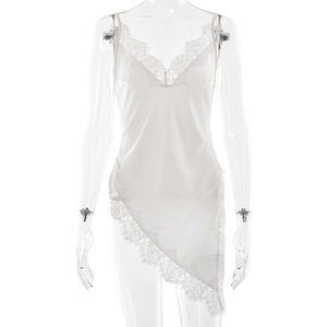 Camisole en dentelle noire en satin à col en V et ourlet irrégulier, style streetwear, pour femme, été 2026 - Product Image 5