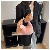 Sac à bandoulière en nylon haut de gamme en peluche avec fermeture éclair, forme demi-lune, bandoulière amovible, capacité 1L, tendance automne-hiver