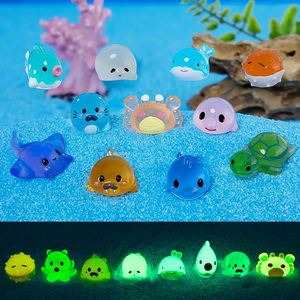 Figurines d'animaux marins miniatures en résine assorties qui brillent dans le noir, poulpe, tortue, ornements en résine pour aquarium, décoration de réservoir à poissons, vente en gros - Product Image 4