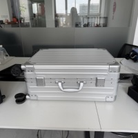 Valise de maquillage sur roulettes 24 pouces or rose avec miroir éclairé et haut-parleur Bluetooth pour artistes, valise de voyage pour cosmétiques